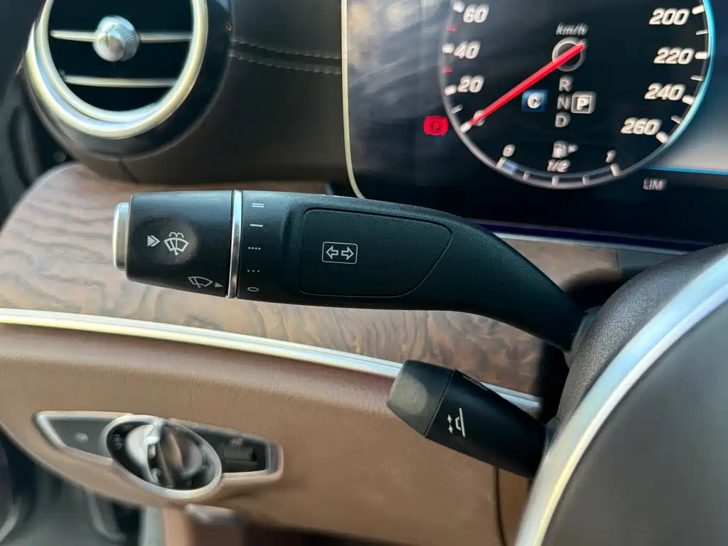 Mercedes-Benz E-Class 2018 — фото 21