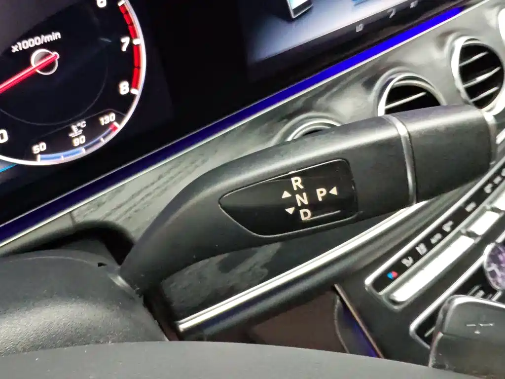 Mercedes-Benz E-Class 2018 — фото 13