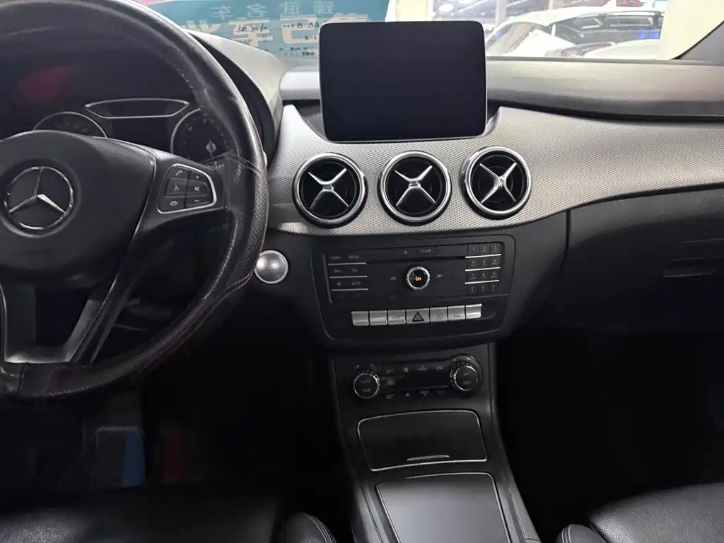 Mercedes-Benz B-Class 2017 — фото 13