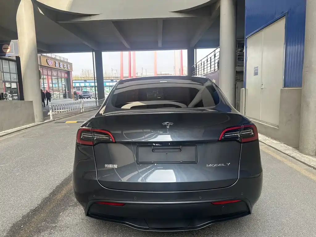 Tesla Model Y 2023 — фото 5