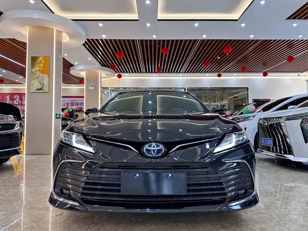 Toyota Camry 2022 — фото 2