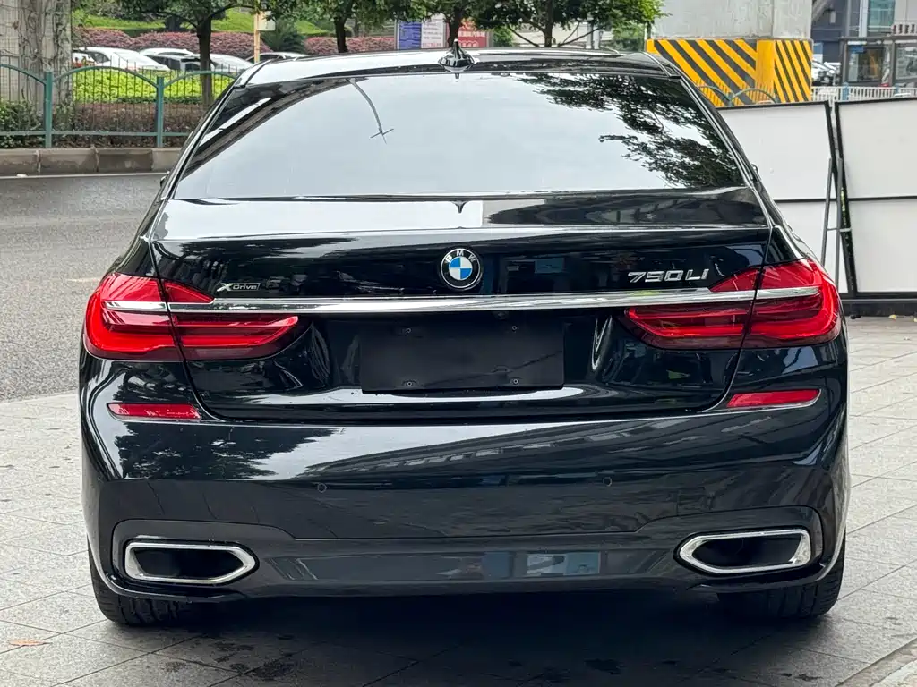 BMW 7 Series 2018 — фото 18