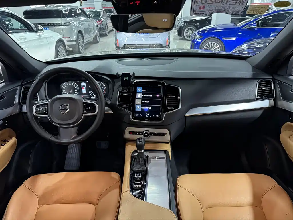 Volvo XC90 2017 — фото 15