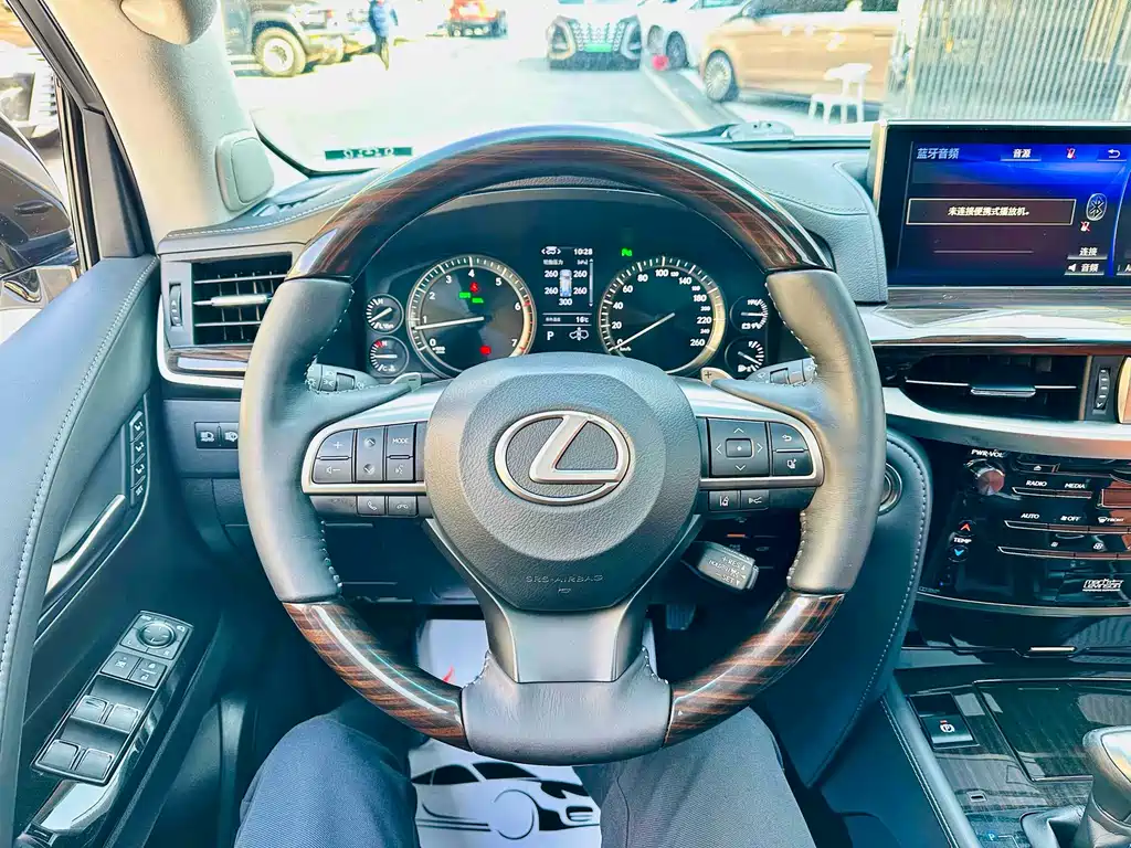 Lexus LX 2019 — фото 9