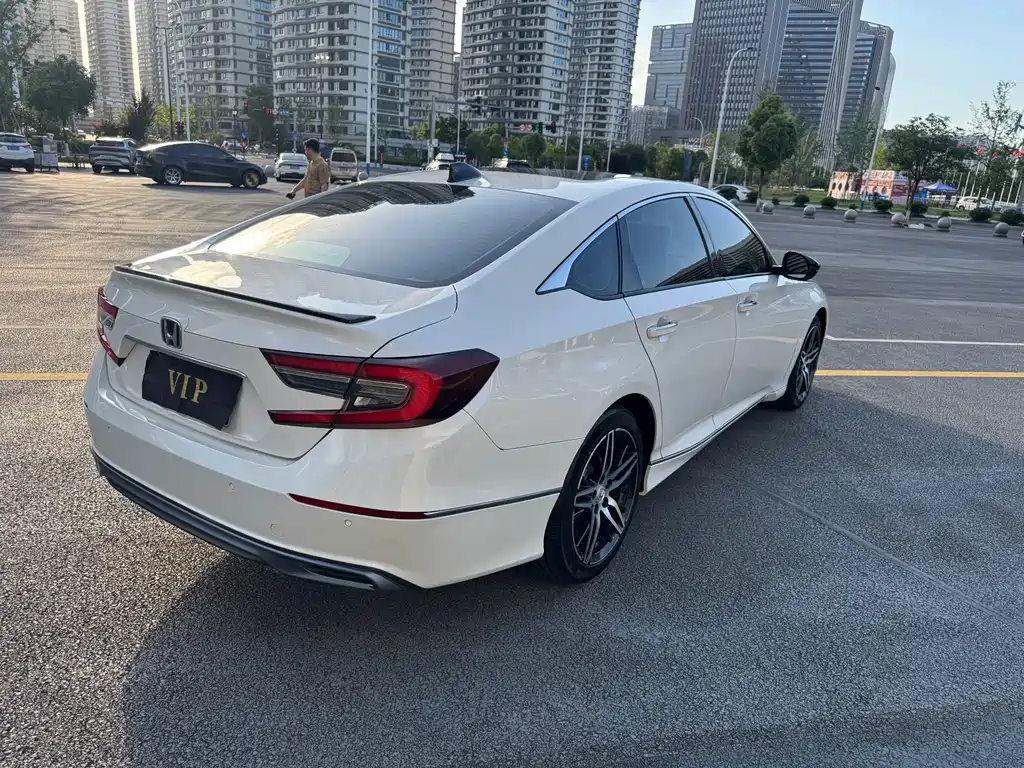 Honda Accord 2022 — фото 15