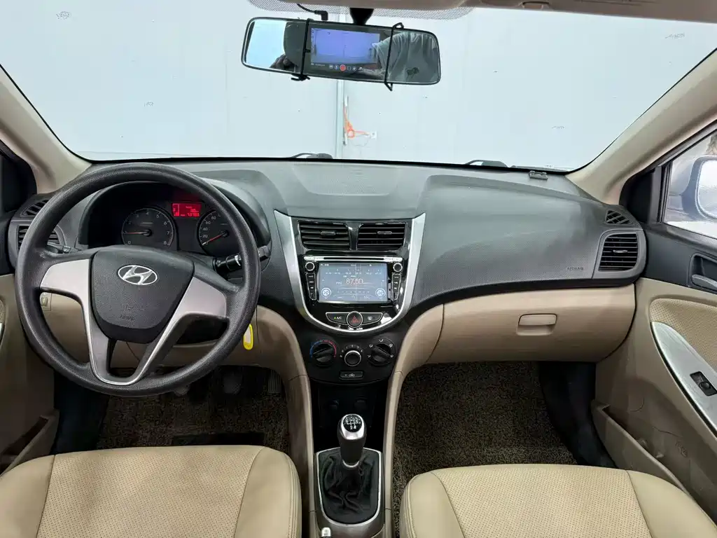 Hyundai Verna 2015 — фото 5