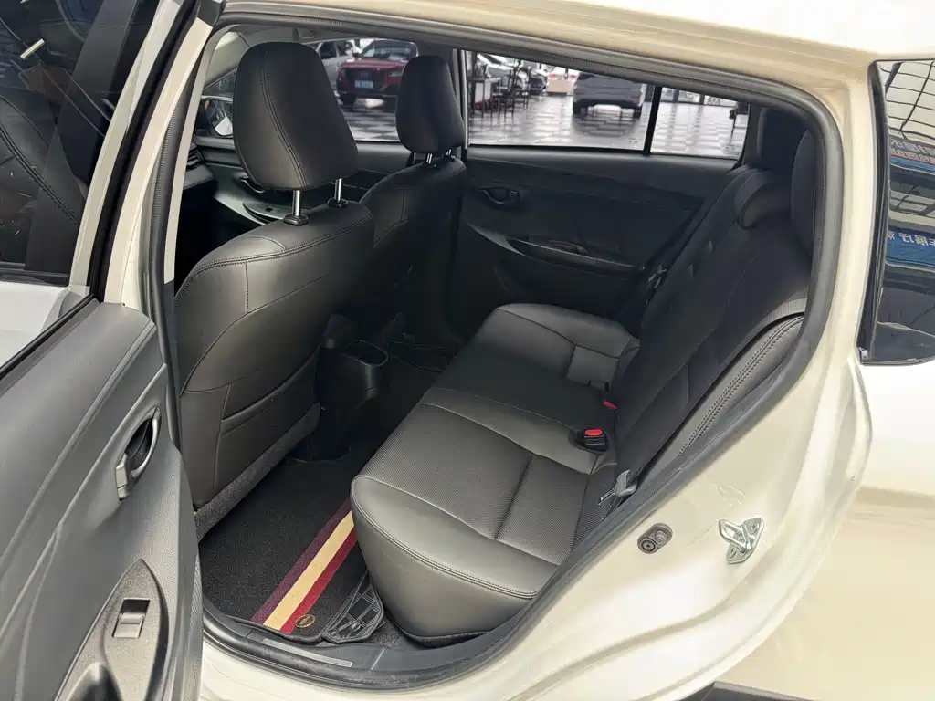 Toyota Yaris L 2023 — фото 18