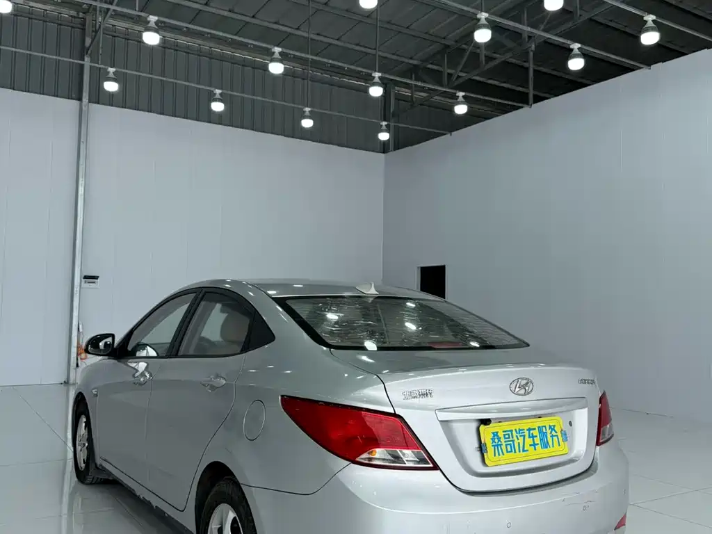 Hyundai Verna 2015 — фото 7