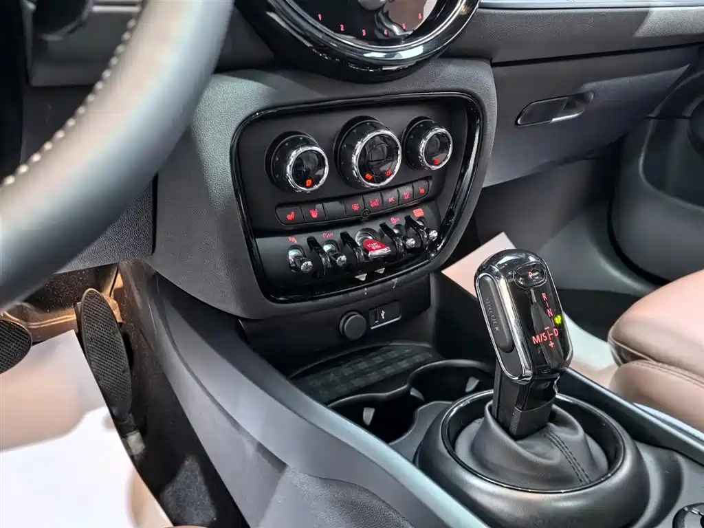 MINI Clubman 2024 — фото 12