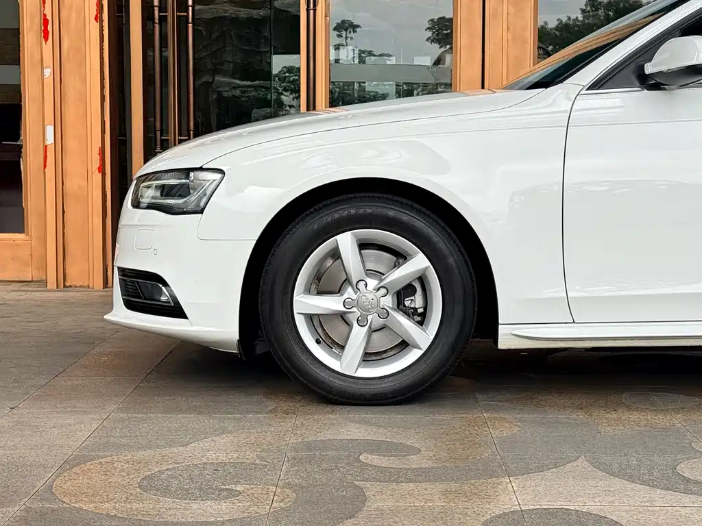 Audi A4L 2014 — фото 4