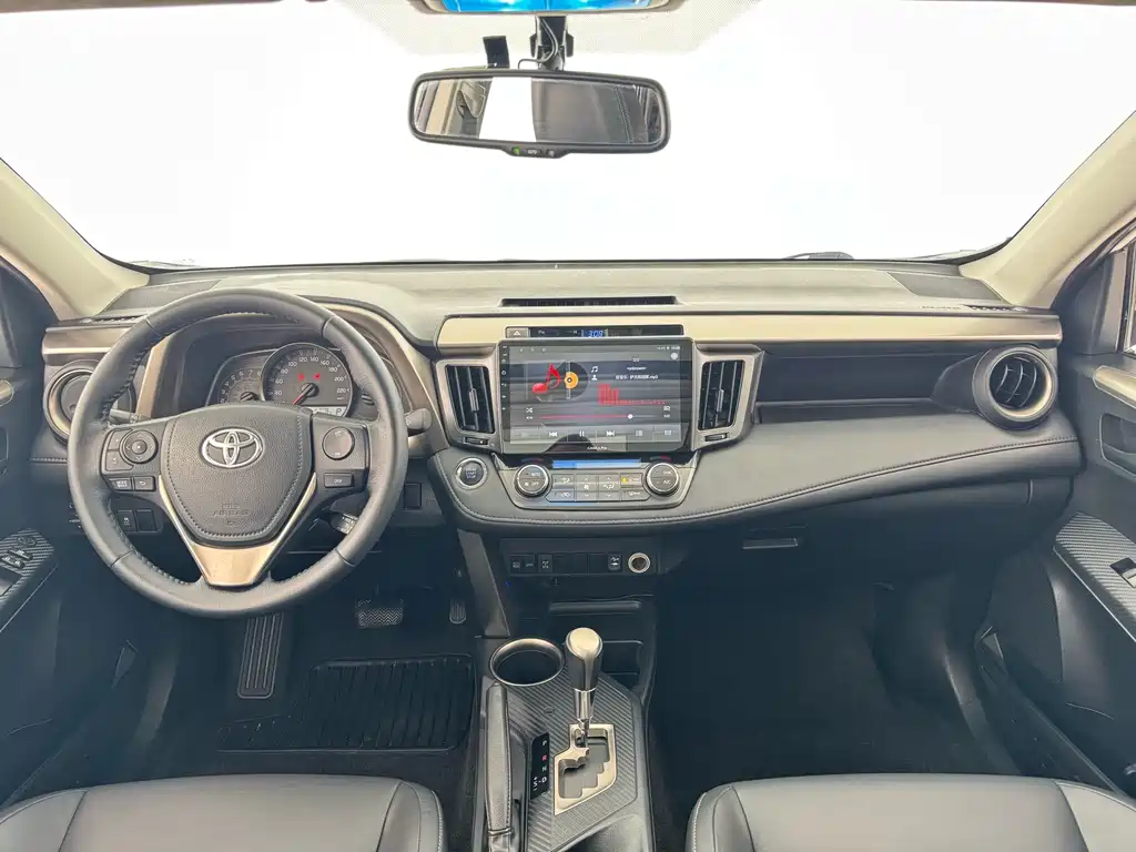 Toyota RAV4 2015 — фото 8
