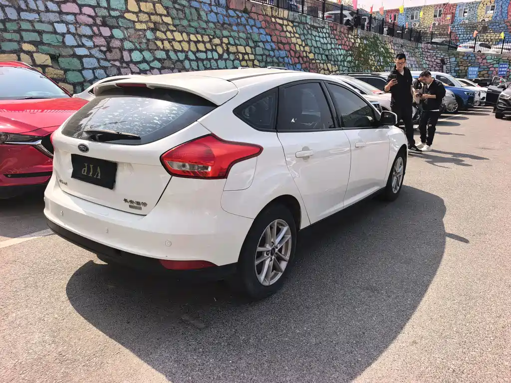 Ford Focus 2015 — фото 4