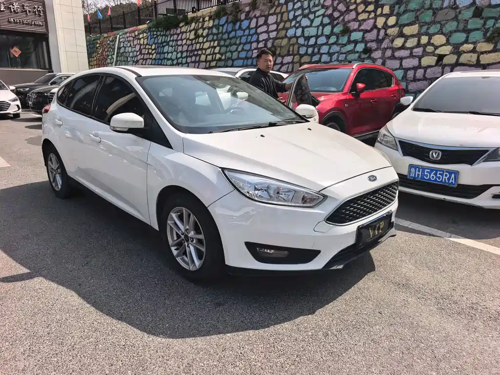 Ford Focus 2015 — фото 3