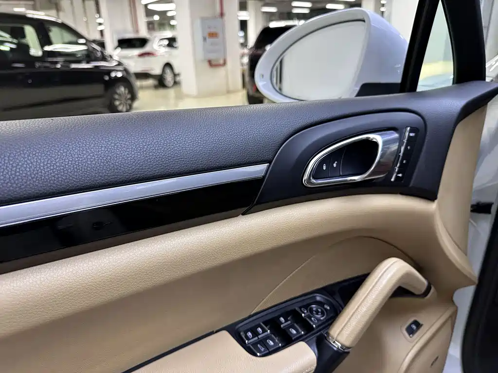 Porsche Cayenne Hybrid 2018 — фото 8
