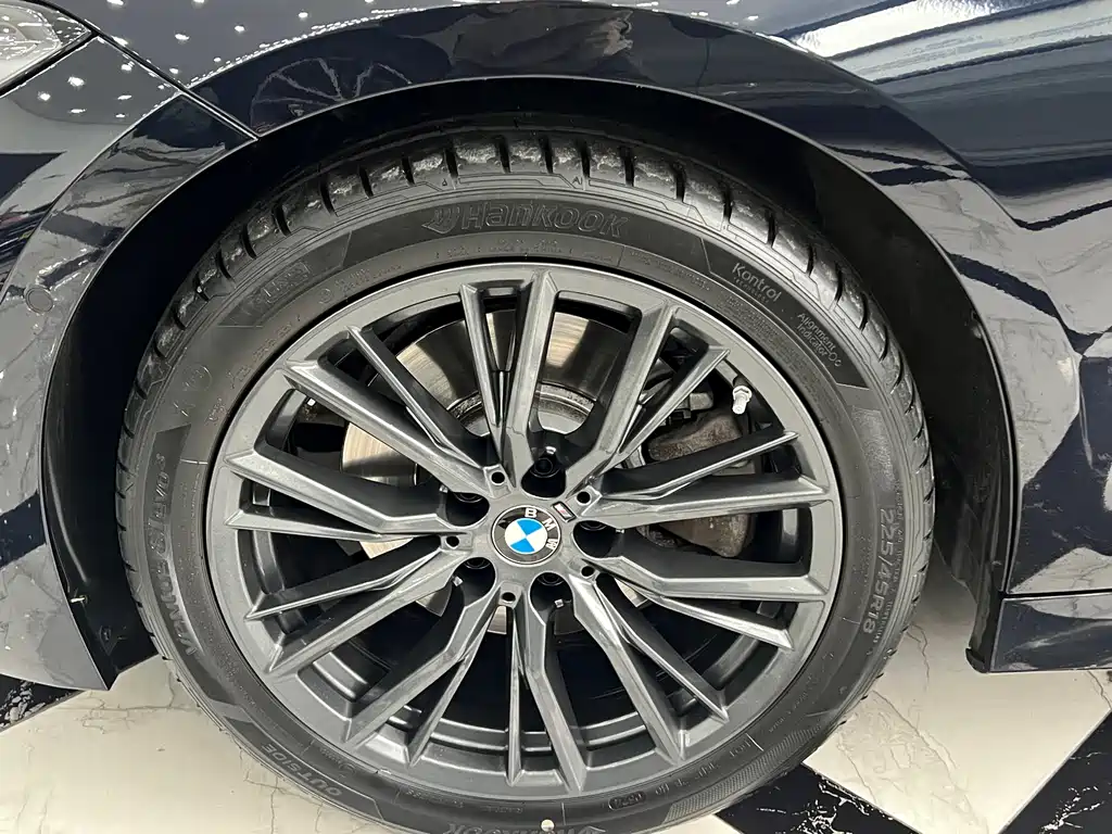 BMW 3 Series 2024 — фото 17