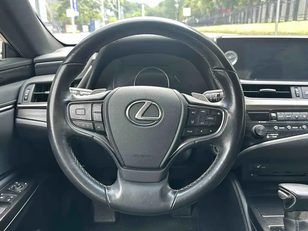 Lexus ES 2019 — фото 5