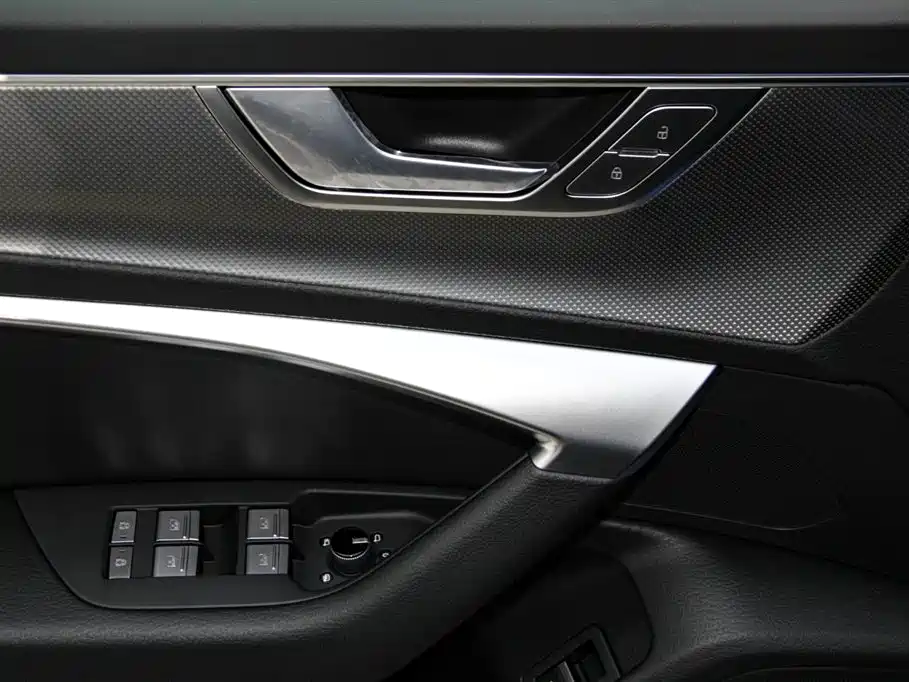 Audi A6L — фото 22