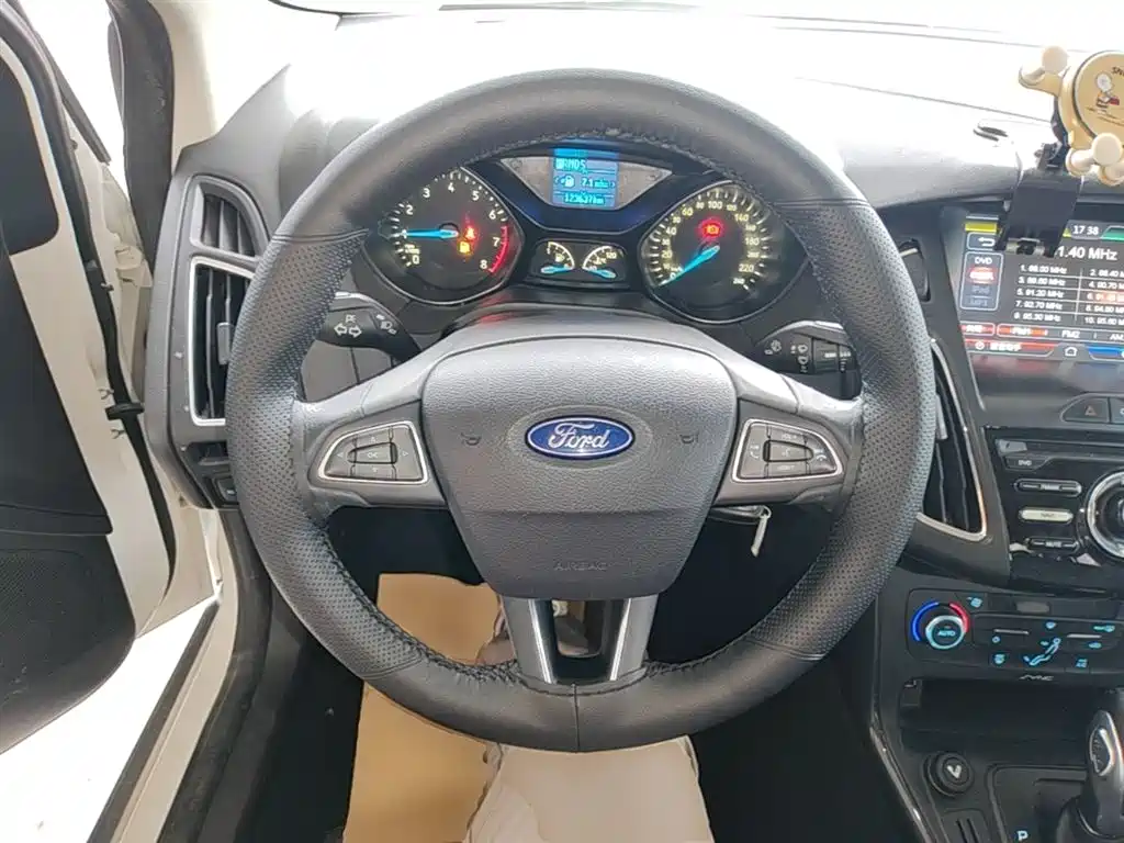 Ford Focus 2016 — фото 11