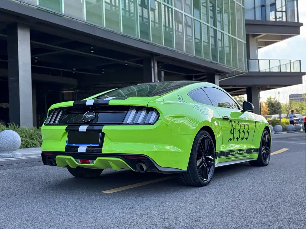 Ford Mustang 2017 — фото 11