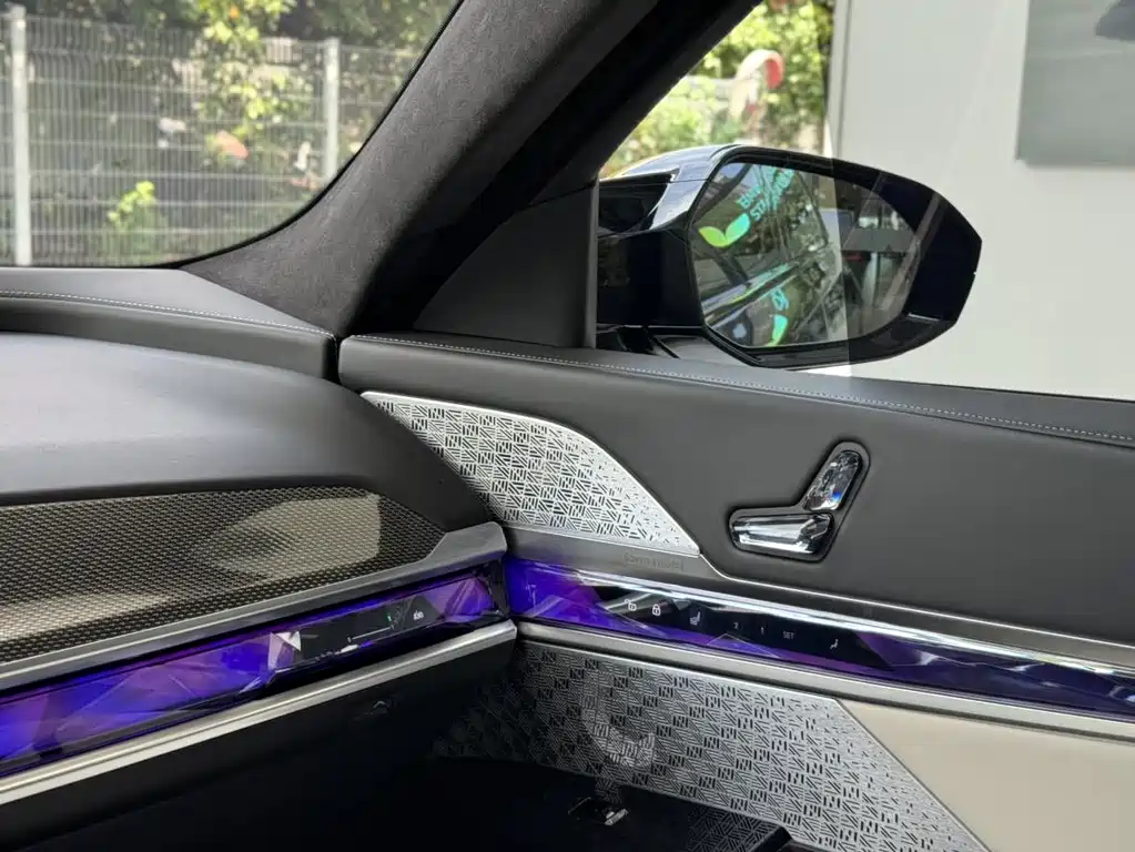 BMW i7 M70L 2025 — фото 16