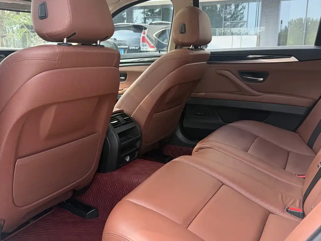 BMW 5 Series 2016 — фото 10