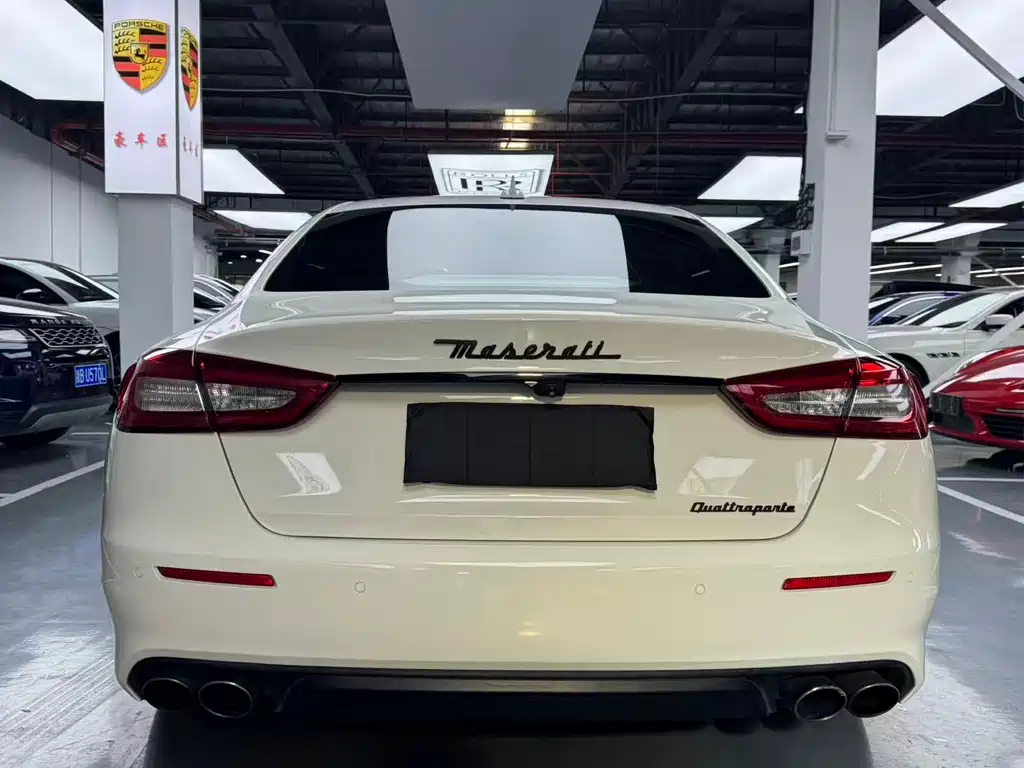 Maserati Quattroporte 2018 — фото 19