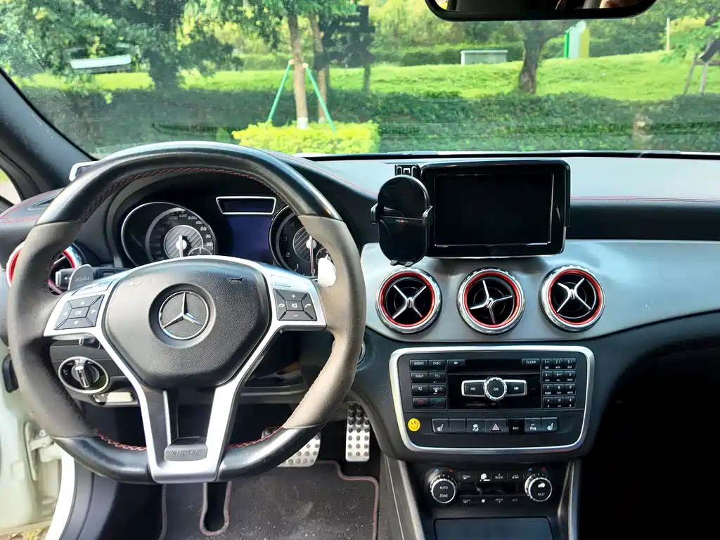 Mercedes-Benz GLA AMG 2015 — фото 39