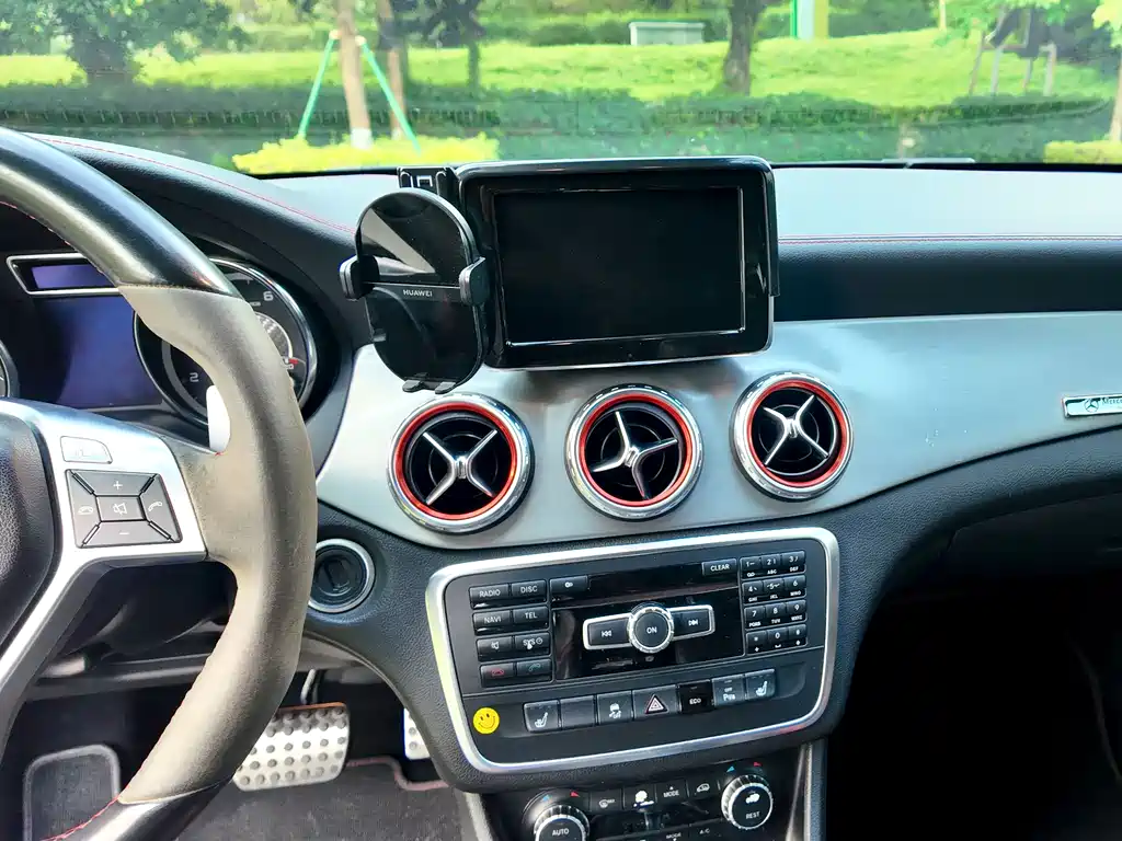 Mercedes-Benz GLA AMG 2015 — фото 38