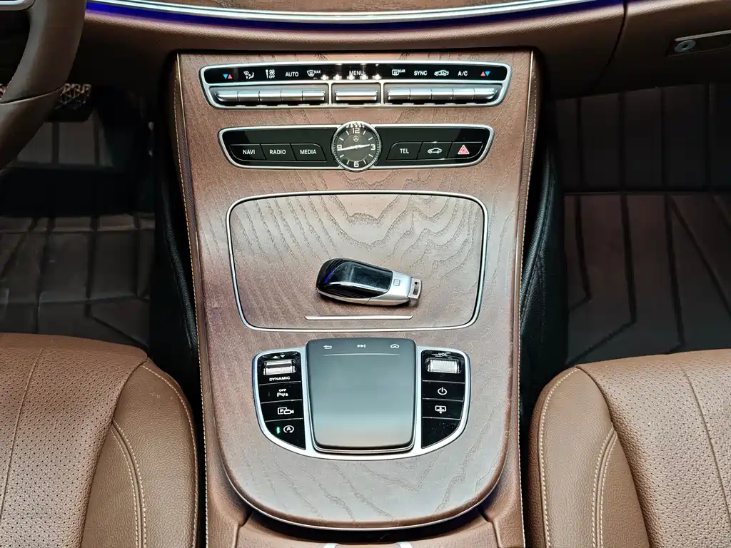 Mercedes-Benz E-Class 2019 — фото 9