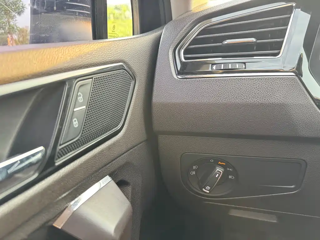 Volkswagen Tiguan L 2018 — фото 16