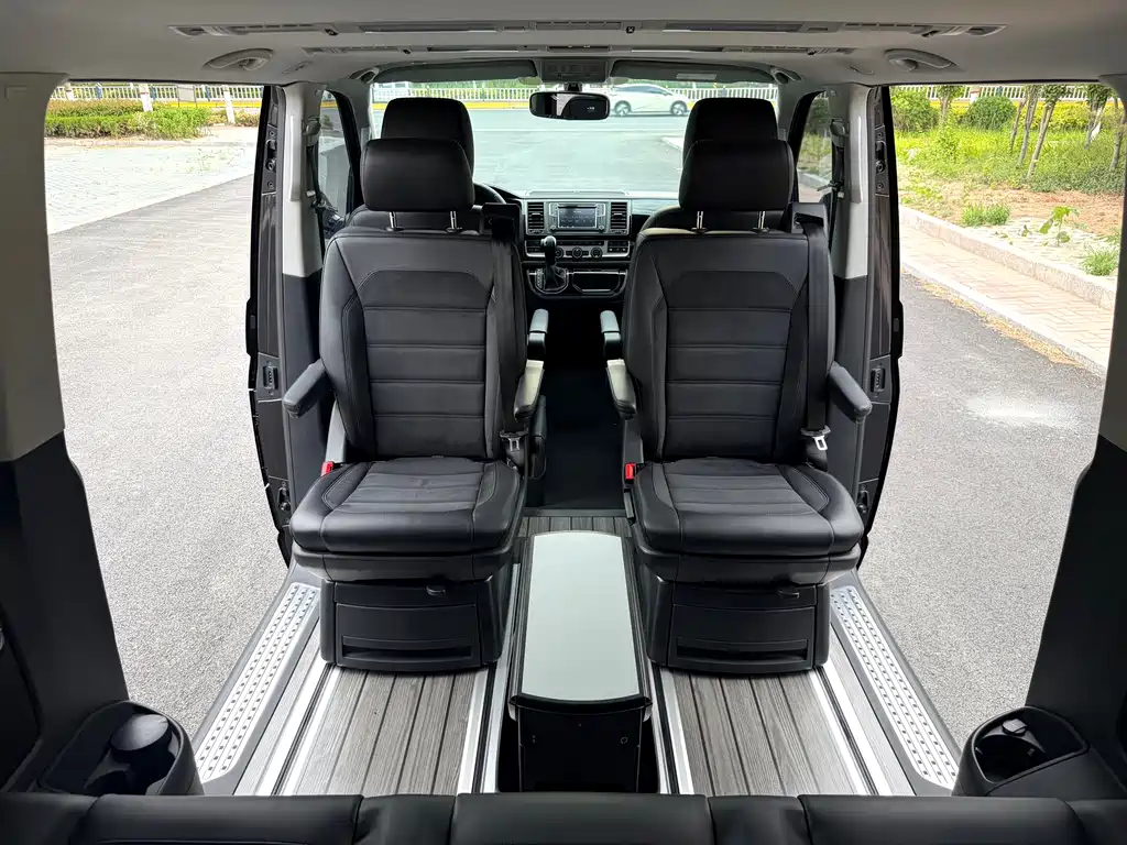Volkswagen Multivan 2018 — фото 17