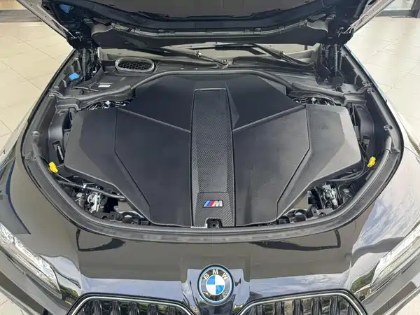 BMW i7 M70L 2023