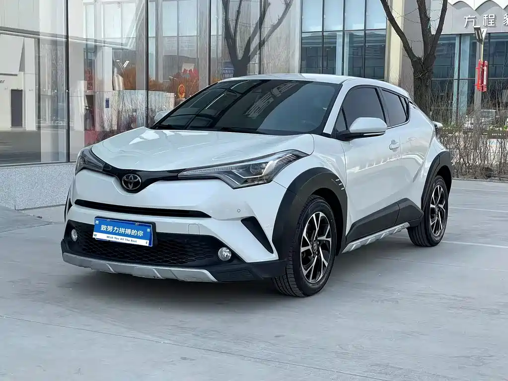 Toyota C-HR 2018 — фото 1