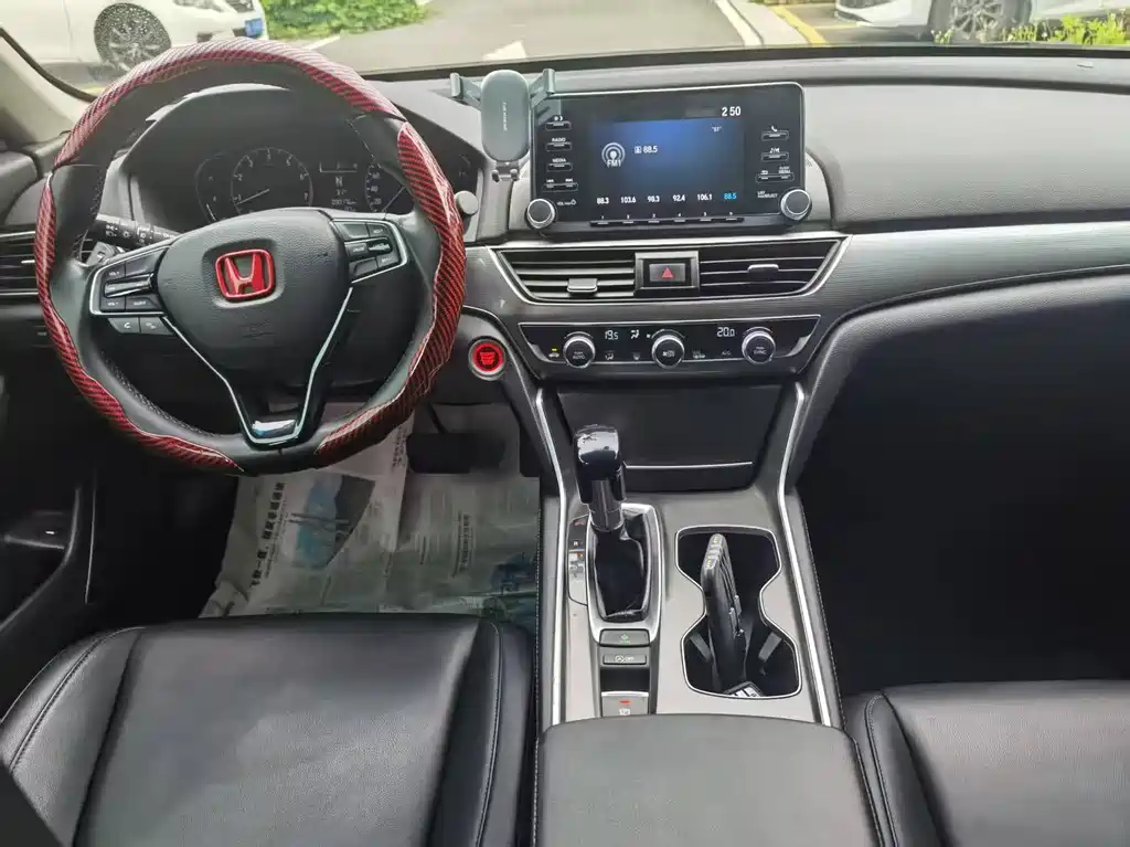 Honda Accord 2018 — фото 8