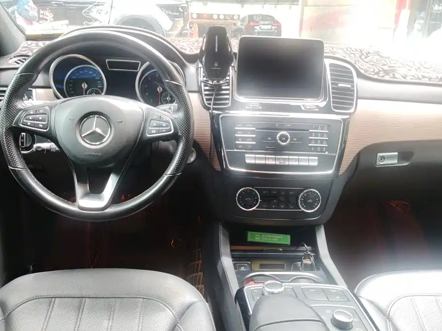 Mercedes-Benz GLE 2018 — фото 12