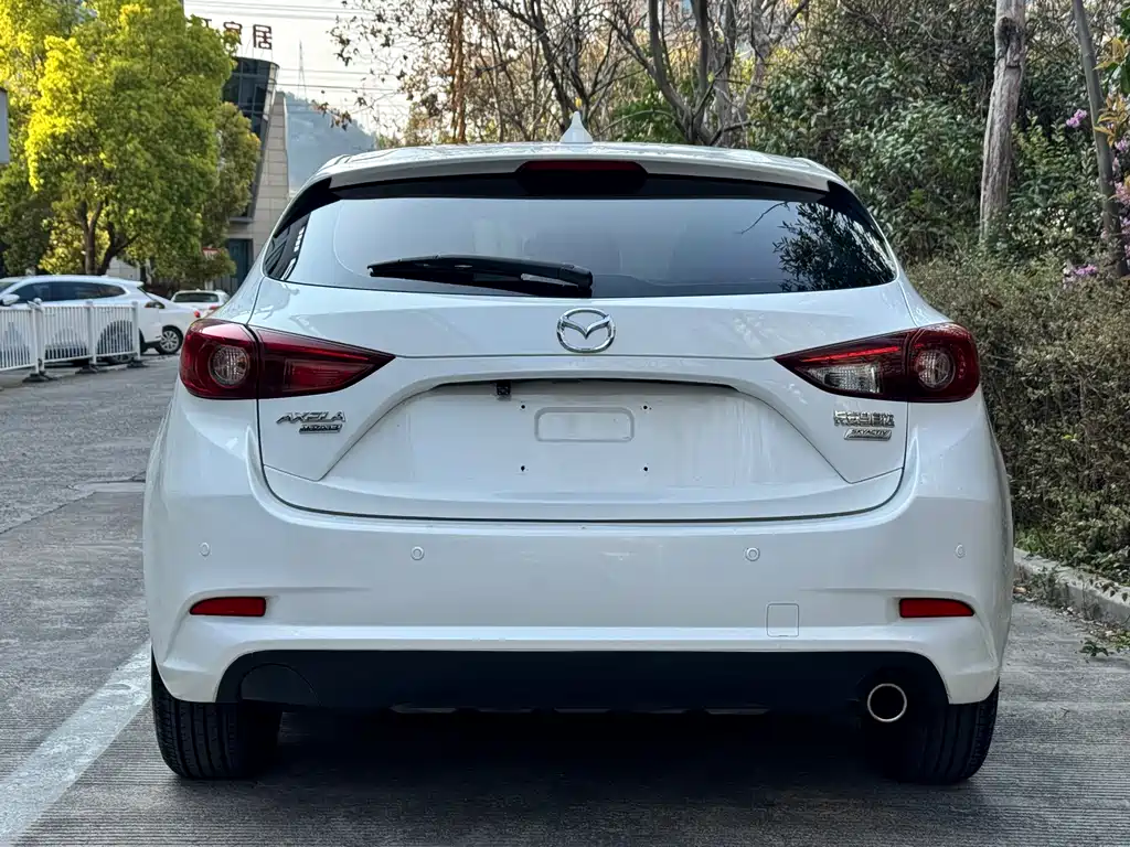 Mazda 3 Axela 2019 — фото 3