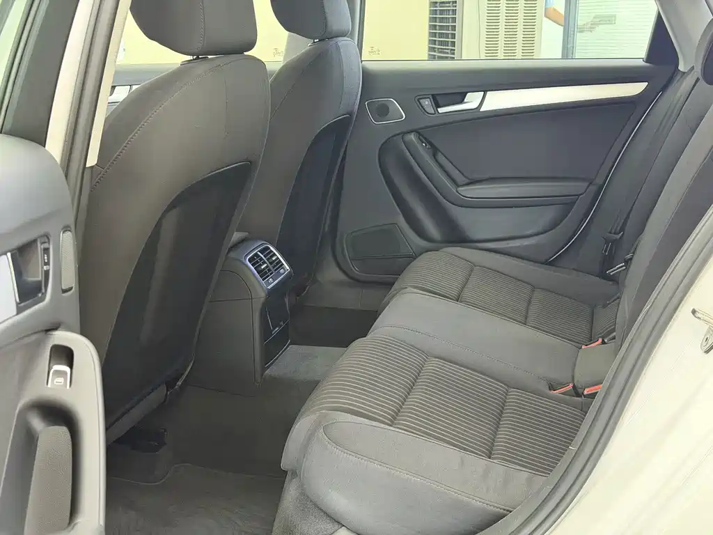 Audi A4L 2016