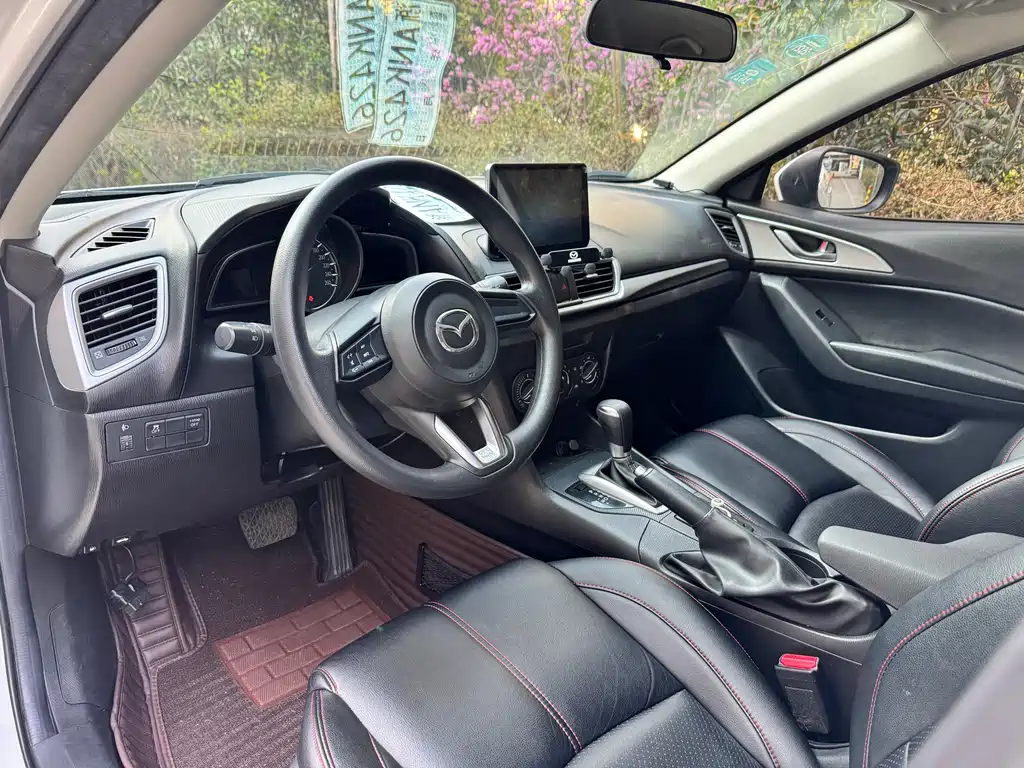 Mazda 3 Axela 2019 — фото 9