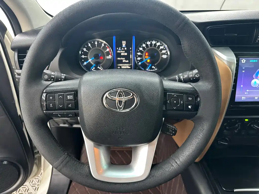 Toyota Fortuner 2019 — фото 18