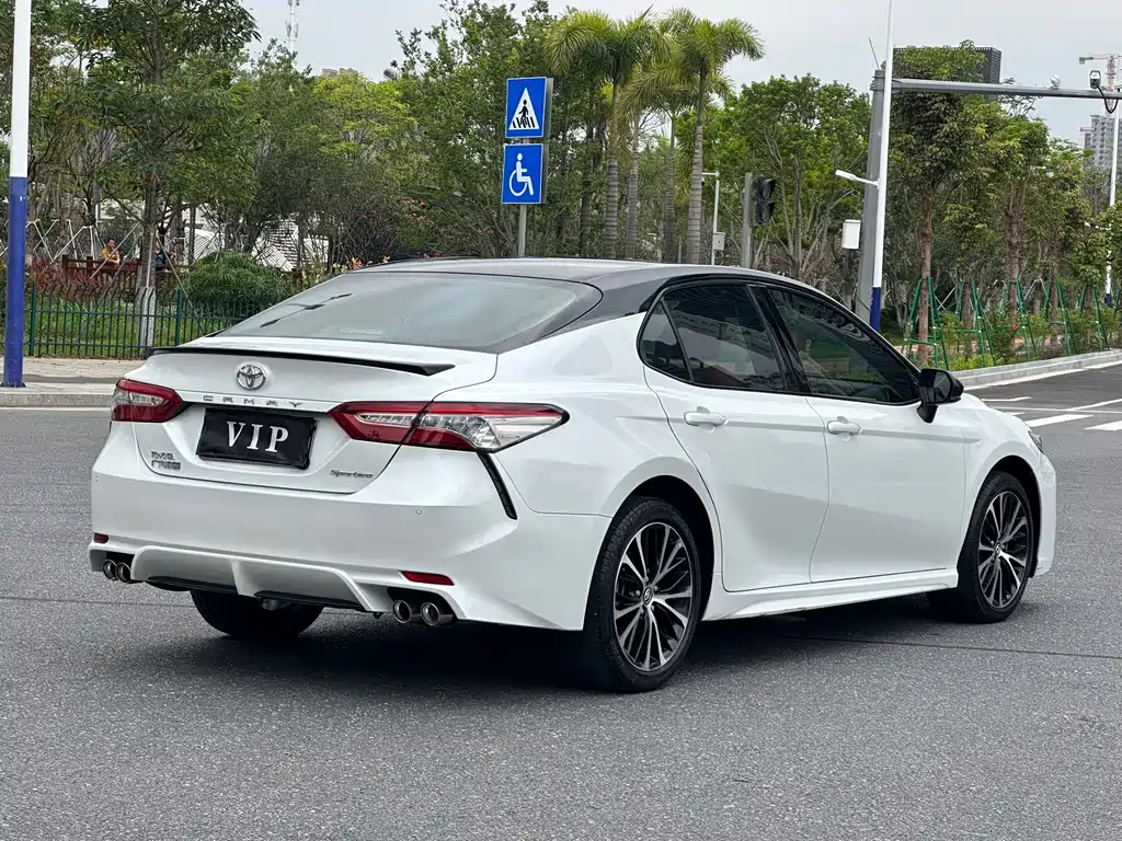 Toyota Camry 2020 — фото 12