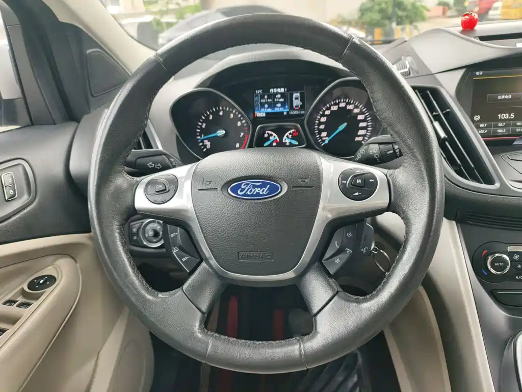 Ford Kuga 2014 — фото 10