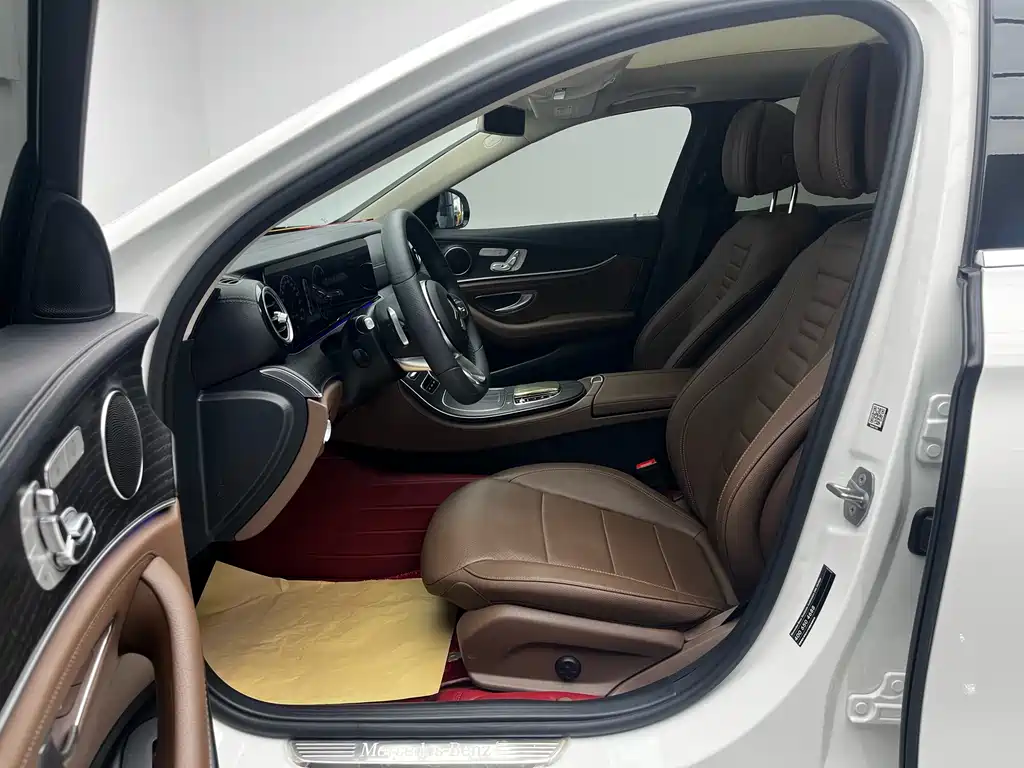 Mercedes-Benz E-Class 2020 — фото 14