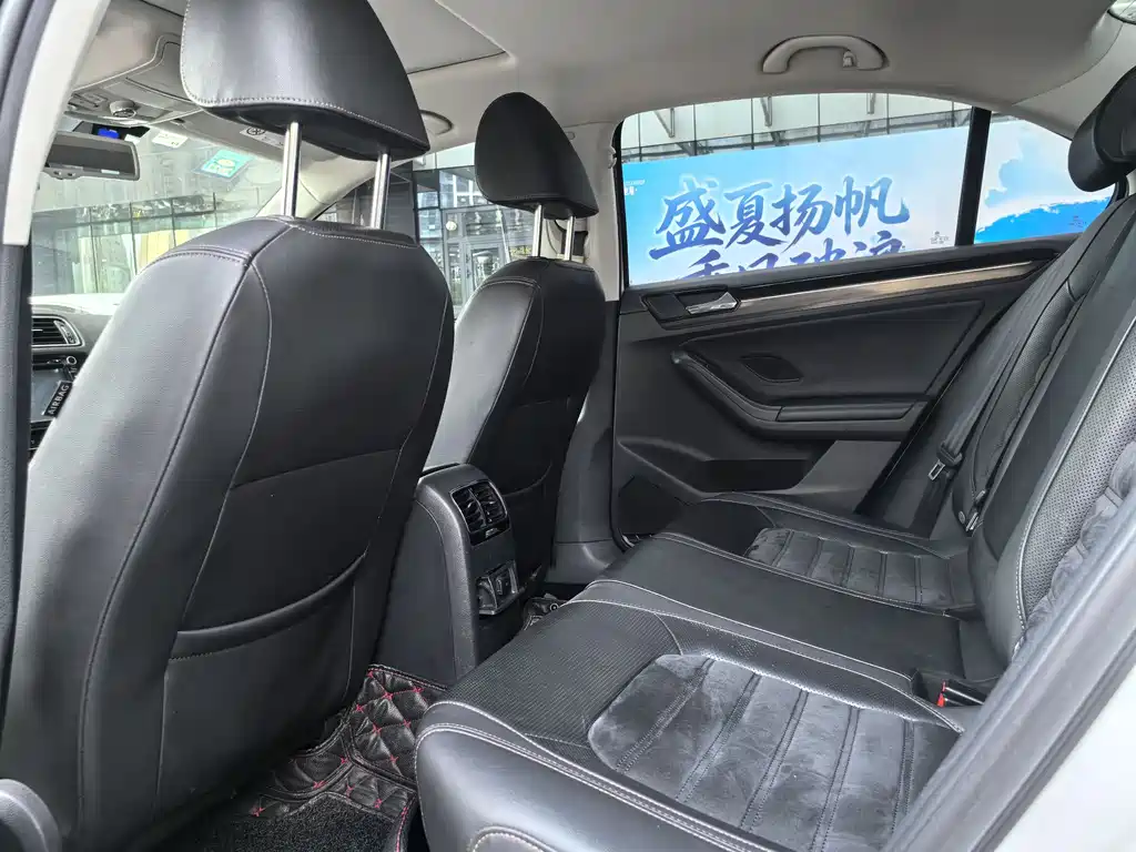 Volkswagen Sagitar 2016