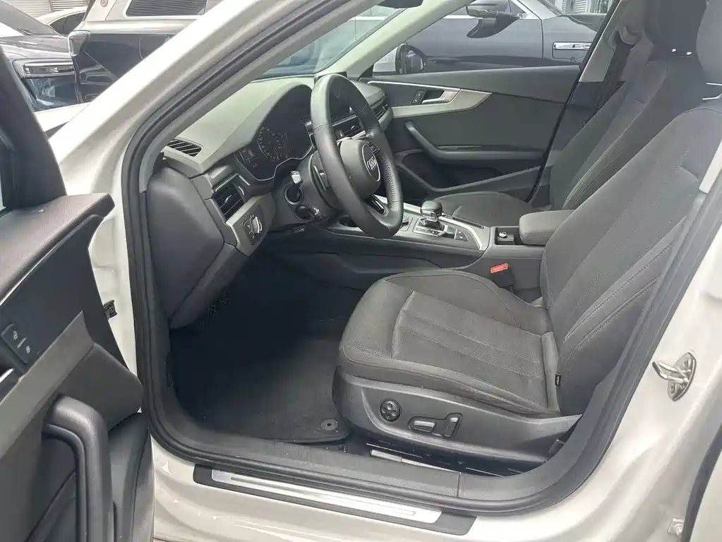 Audi A4L 2018