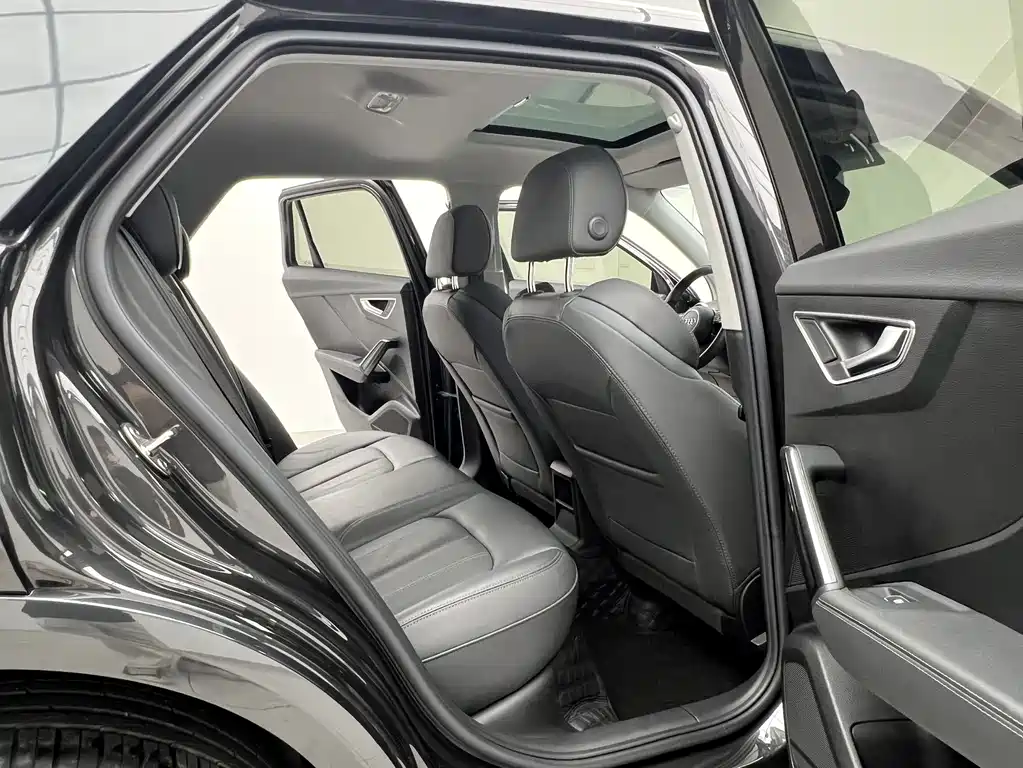 Audi Q2L 2023 — фото 17