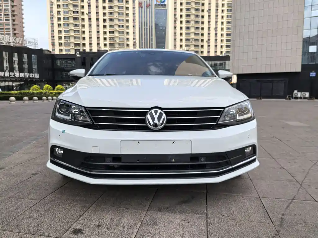 Volkswagen Sagitar 2016