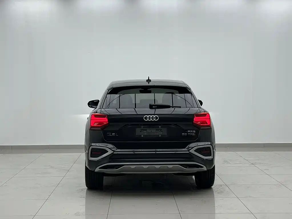 Audi Q2L 2023