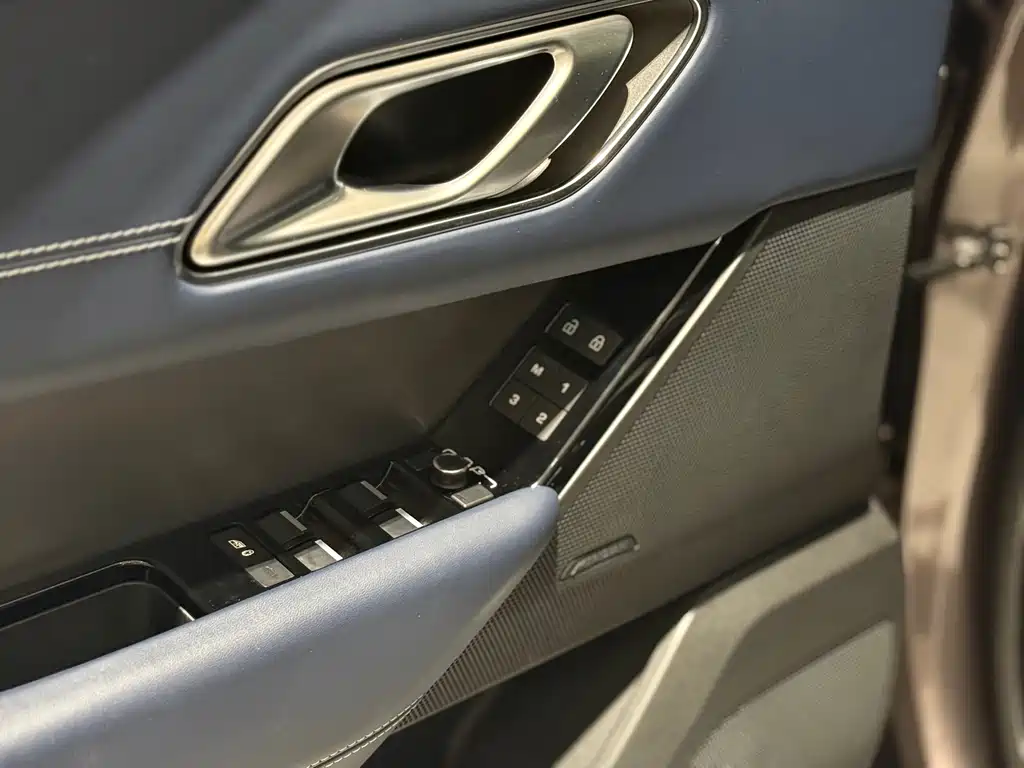 Land Rover Velar 2023 — фото 14