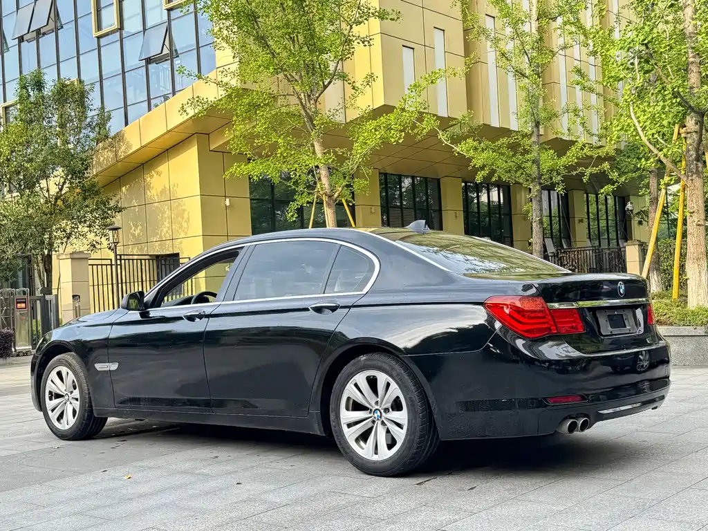 BMW 7 Series 2011 — фото 4