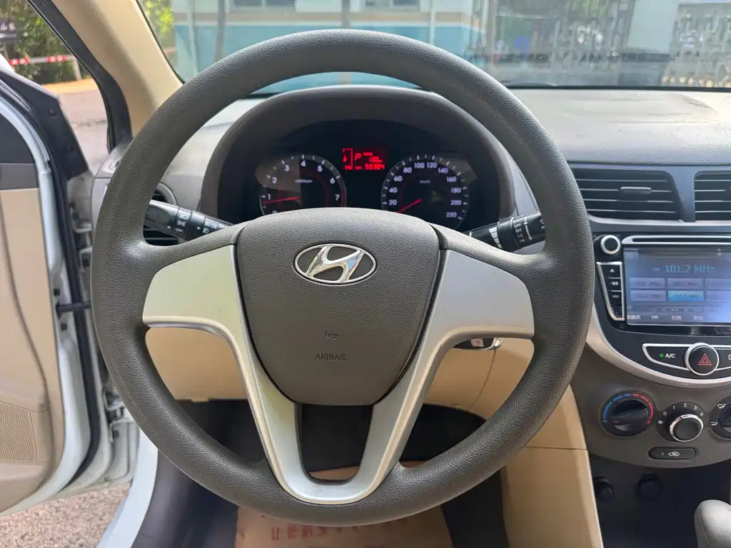 Hyundai Verna 2014 — фото 16